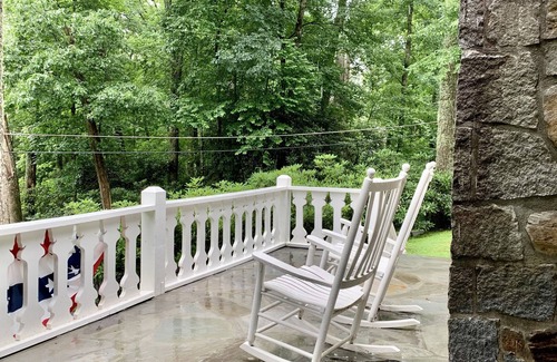 Highlands House | Laurel Cove-Charming family home close to town and Highlands Country Club