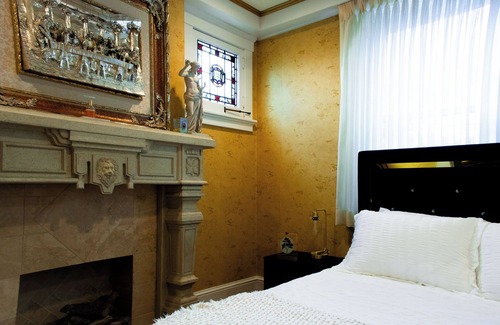Connellsville Hotel | LAUREL HIGHLANDS GEM! SLEEPS2 ~ ART DECO SUITE ~ CHATEAU CONNELLSVILLE HOTEL