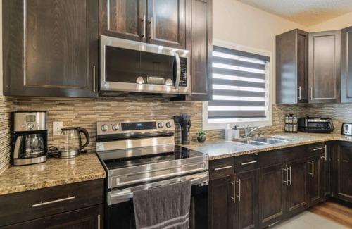 Southeast Edmonton Apartment | Laurel House Sudip 2805