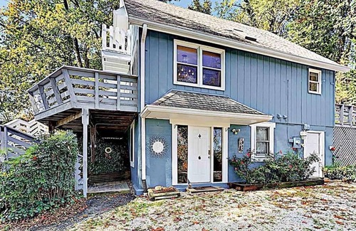 Royal Pines House | Laurel View Cottage: Asheville destination with views, hot tub. Close to restaurants and more!