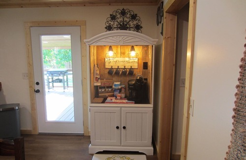 Gatlinburg - Pigeon Forge Cottage | Laurelwood Retreat: RENTS TO FOUR ONLY, Beautiful View of Cove Mountain.