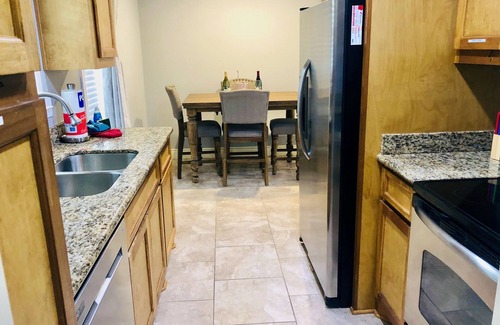 Galveston Condo | Laurie's Lookout - Executive Rental, Safe, Beach & Pool View, Top Floor