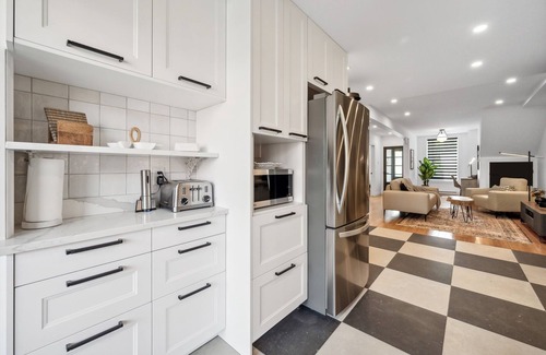 Plateau Mont Royal Apartment | Laurier Park, completely renovated 2 bedrooms with private terrasse and parking!