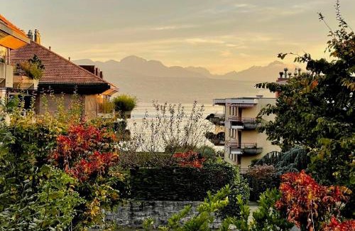 Pully Apartment | LAUSANNE PULLY sunny apartment on lakeside street and direct bus to Lausanne train station