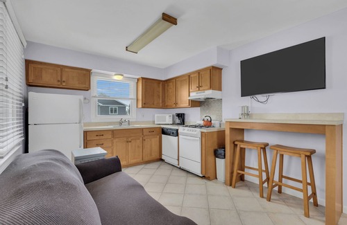 Lavallette House | Lavallette Heart of Town 2 Family Beach Block 2 Bedroom Available!