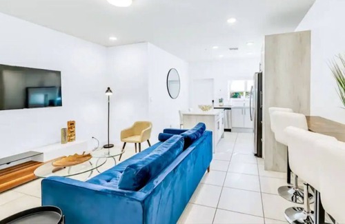 Lake Worth Corridor Apartment | 'Lavender' at Aviara Lake Worth