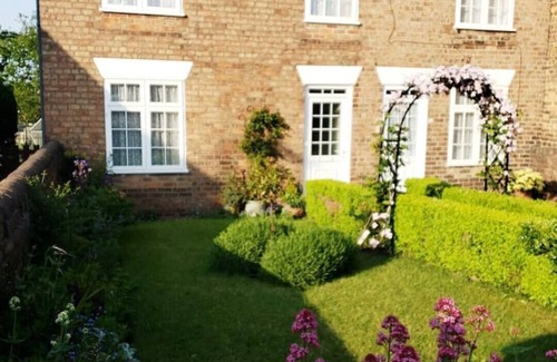 Louth Cottage | Lavender Cottage, a pretty period cottage in Louth