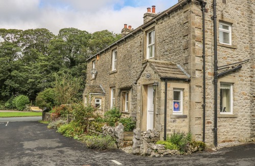 Threshfield Cottage | LAVENDER COTTAGE, pet friendly, with open fire in Threshfield