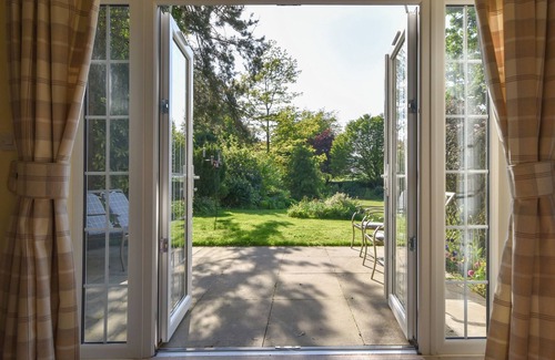 Kilnwick Cottage | LAVENDER COTTAGE, pet friendly, with open fire in Market Weighton