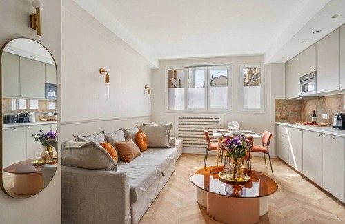 Auteuil Apartment | Lavie Maison : Cozy AC Fontaine