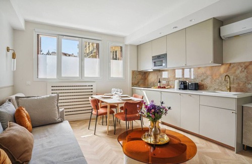 Auteuil Apartment | Lavie Maison : Cozy AC Fontaine