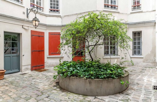 Marais Apartment | Lavie Maison: Marais Studio Gem