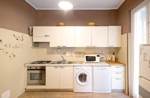 Sestri Levante Apartment | LAVINIA: 5-rooms-apartment, central, PRIVATE PARKING + Air Conditioning near sea