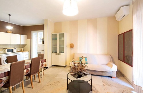 Sestri Levante Apartment | LAVINIA: 5-rooms-apartment, central, PRIVATE PARKING + Air Conditioning near sea