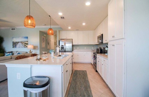 Lakewood Ranch Condo | Lavish 2 BR lakefront condo with golf course views | Lakewood Ranch - Endless View