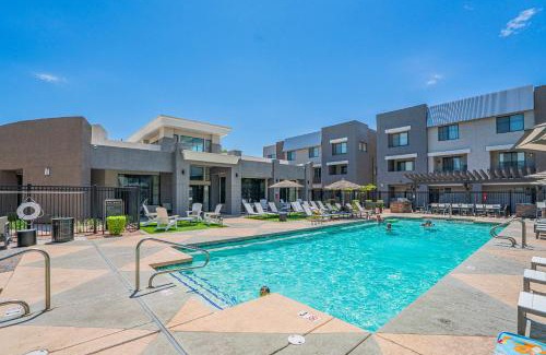 Glendale Sports and Entertainment District Apartment | Lavish 2BD Walk to Westgate Pool Gym WD