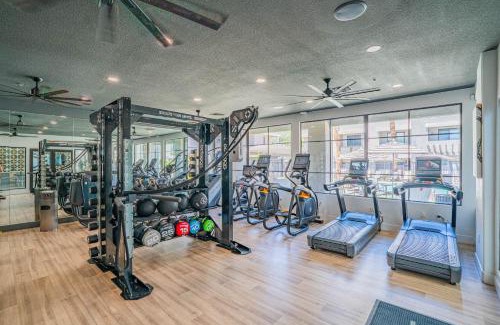 Glendale Sports and Entertainment District Apartment | Lavish 2BD Walk to Westgate Pool Gym WD