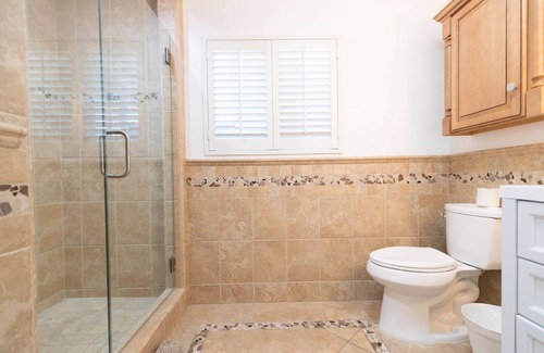 Burbank House | Lavish 3BD House near Universal, w/Heated Pool and Tub