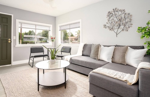 Rustic Lane House | Lavish 5BR Home in Anaheim
