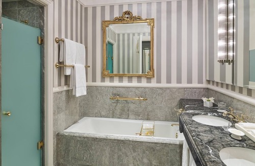 Central Park South Hotel | Lavish and Stylish One Bdrm Signature Residence At The St.Regis Residence Club