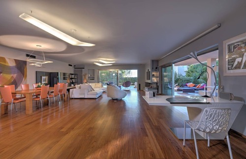 Makrigianni Villa | Lavish Athens Villa | Villa Melody | 4 Bedrooms | Beachfront!