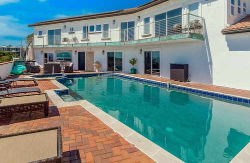 La Jolla Mesa House | Lavish Dog-Friendly Estate- Epic Ocean Views, Private Pool, Hot Tub & Central AC