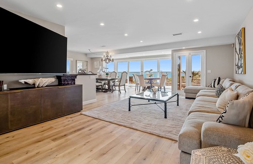 La Jolla Mesa House | Lavish Dog-Friendly Estate- Epic Ocean Views, Private Pool, Hot Tub & Central AC