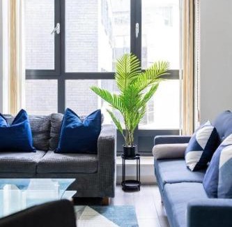 Canning Town South Apartment | Lavish London Apartment - Secure with parking