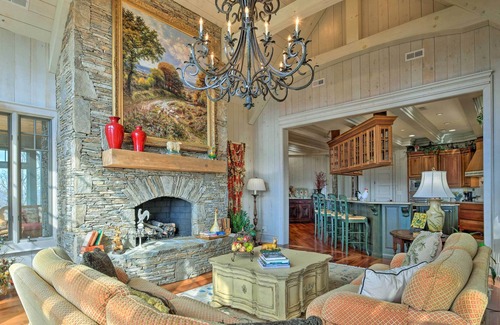 Cashiers Cottage | Lavish Mountaintop Lodge: Deck w/ Stunning Views!