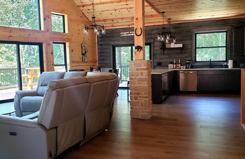 Logan Cabin | Lavish New Lodge Surrounded by Nature in Hocking Hills - Lodge 1