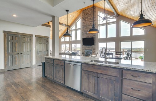Lampe House | Lavish Retreat w/Decks, Steps to Table Rock Lake!