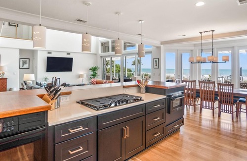 Saint Helena Island Villa | Lavish Two-story Oceanfront Home w/Huge Deck, Wifi, & Incredible Views