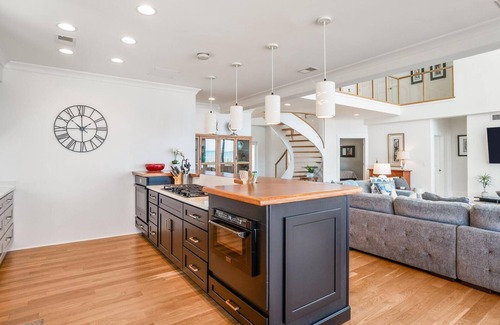 Saint Helena Island Villa | Lavish Two-story Oceanfront Home w/Huge Deck, Wifi, & Incredible Views