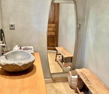 Le Tholonet Apartment | Lavish Villa First Floor with Pool & AC - Le Tholonet