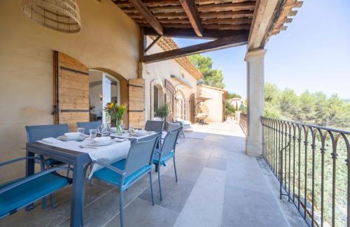 Le Tholonet Apartment | Lavish Villa First Floor with Pool & AC - Le Tholonet