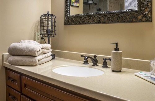 Roanoke Bed & Breakfast | Lavista Suite King Ensuite Mountain view
