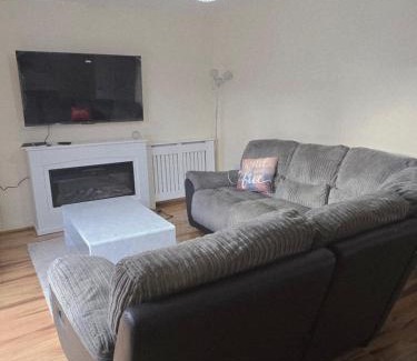 Belle Vue House | Lawnswood Lodge