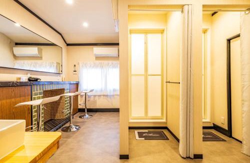 Nara House | Lax奈良 電動自転車無料 東大寺 奈良公園近く 最大12名 和モダン貸切古民家 無料駐車4台