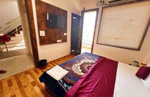 Vrindavan Hotel | Laxmi Residency ! nearby Prem mandir & ISCKON temple - Best in location! close to All Main Attractions, Standard rooms
