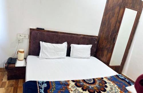 Vrindavan Hotel | Laxmi Residency ! nearby Prem mandir & ISCKON temple - Best in location! close to All Main Attractions, Standard rooms