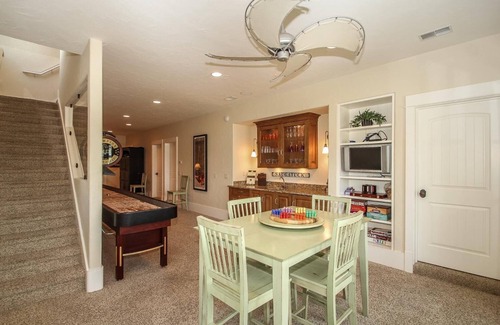 Saugatuck Villa | Lay By The Bay - Four Bedroom Villa, Sleeps 10