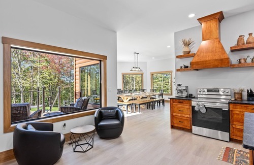 Logan Cabin | Lazaj Luxury Lodge With Saltwater Heated Pool