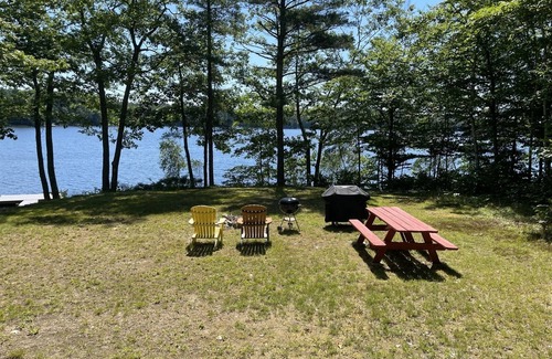 Nobleboro House | LAZY ACRES COTTAGE | LAKEFRONT | 2 Bed, 1 Bath