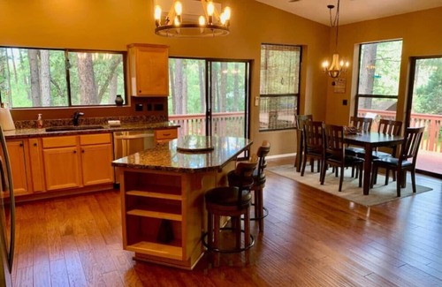 Groom Creek Cabin | Lazy Bear Cabin- BBQ* FirePit* Goldwater Lake*