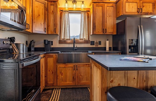 Cody House | Lazy Bear Cabin, new home in the Wapiti Valley