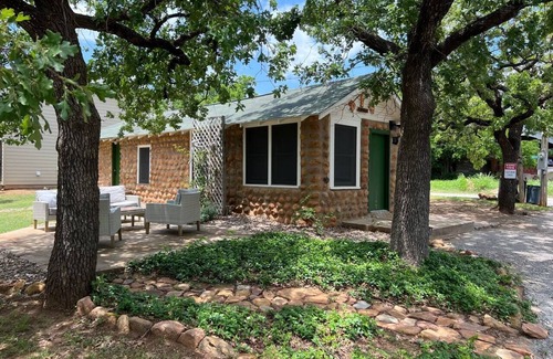 Medicine Park House | Lazy Bear Cobblestone - Pet friendly w/pet fee