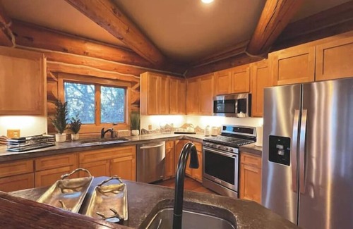 Placerville Cabin | Lazy Bear Haven - Luxury Log Cabin Retreatnn
