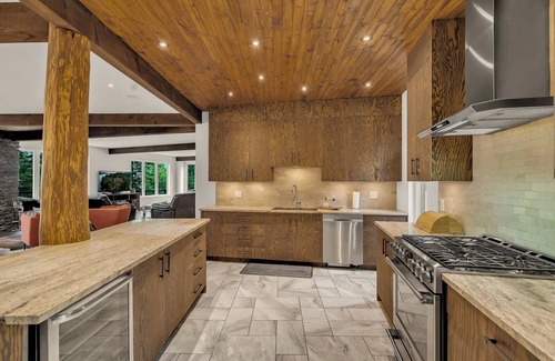 La Minerve Ski Chalet | Lazy Bear Lake House w/Cozy Spa