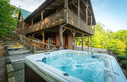 Helen Cabin | Lazy Bear Lodge - Mountain Cabin w/Spectacular Views Close to Helen