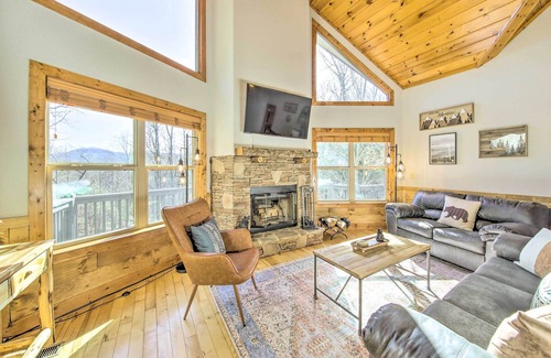 East Ellijay Cabin | 'Lazy Bear Lodge' ~ 2 Mi to Downtown Ellijay!